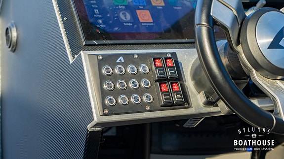 Anytec 868 CAB | 2x Yamaha F300 28 of 30