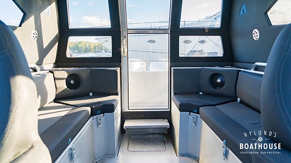 Anytec 868 CAB | 2x Yamaha F300 22 of 30