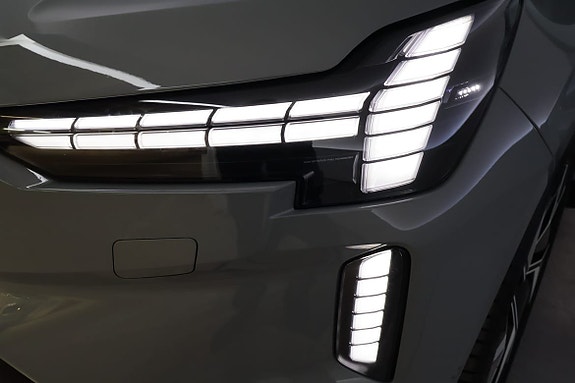 Volvo EX90 10 of 30