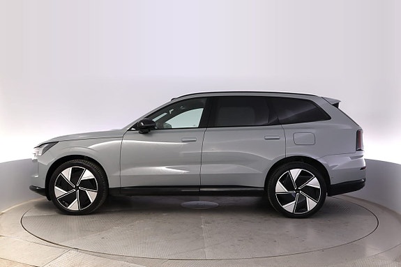 Volvo EX90 2 of 30