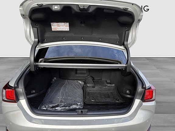 Lexus ES300h 10 of 14