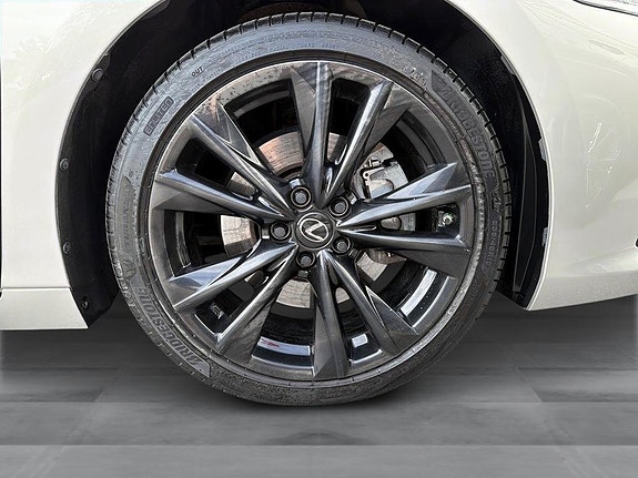 Lexus ES300h 11 of 14