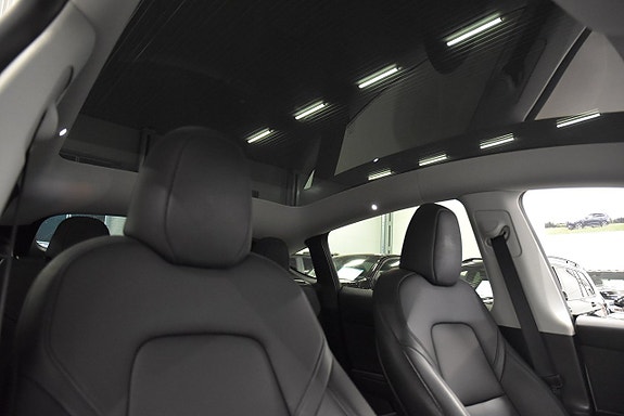 Tesla Model Y 13 of 26