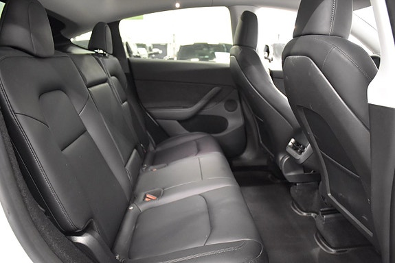 Tesla Model Y 14 of 26