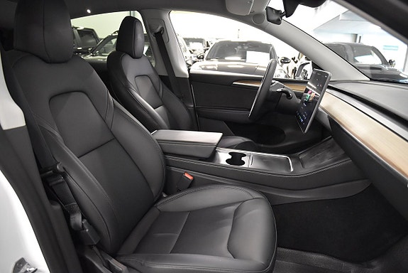 Tesla Model Y 12 of 26