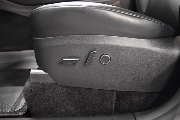 Tesla Model Y 16 of 26