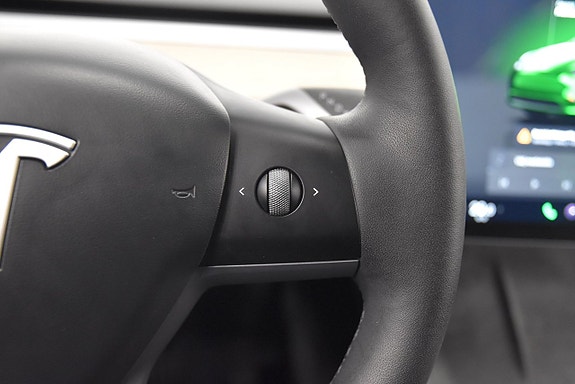 Tesla Model Y 11 of 26