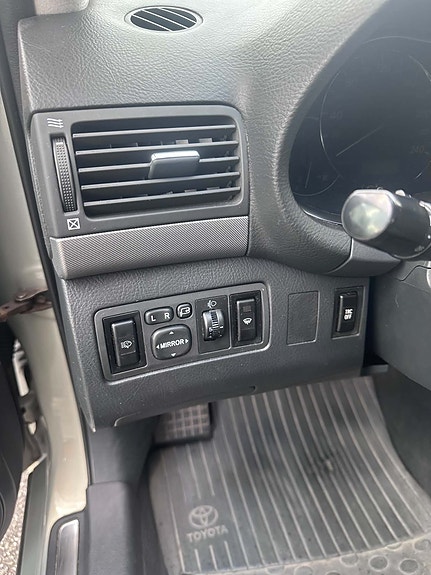 Toyota Avensis 12 of 13