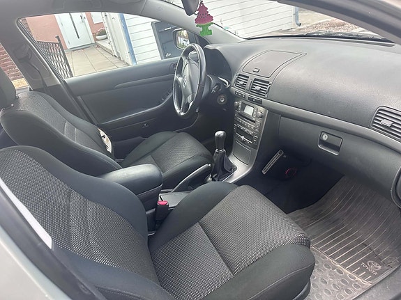 Toyota Avensis 7 of 13