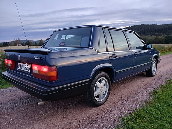Volvo 740 2 of 6