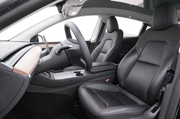 Tesla Model Y 9 of 27