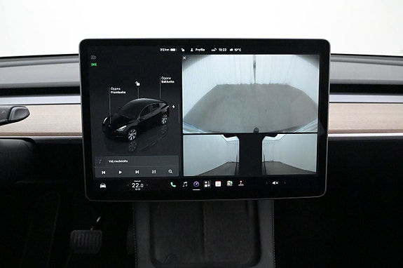 Tesla Model Y 20 of 27