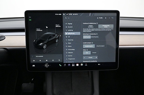 Tesla Model Y 15 of 27