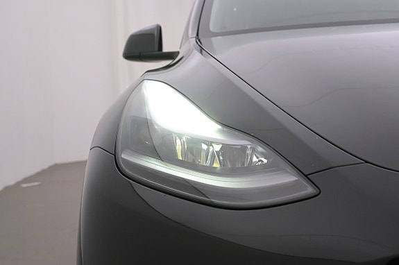 Tesla Model Y 26 of 27