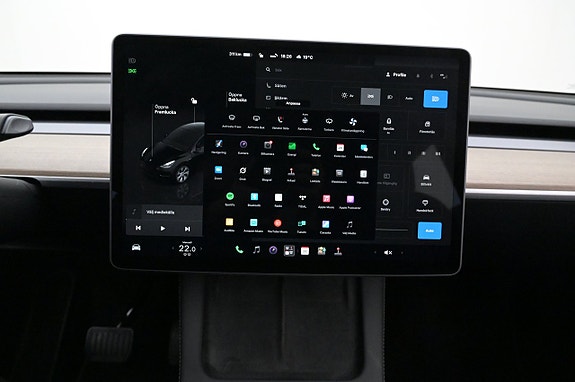 Tesla Model Y 22 of 27