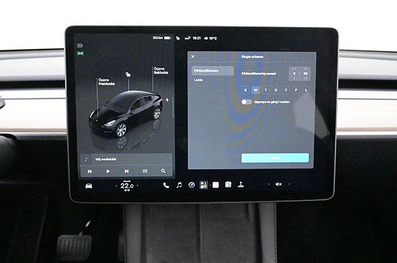 Tesla Model Y 16 of 27