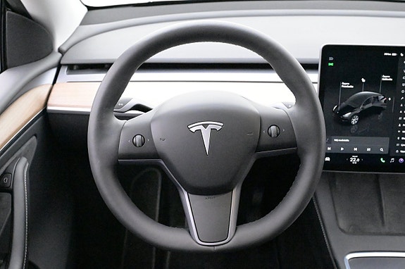 Tesla Model Y 6 of 27
