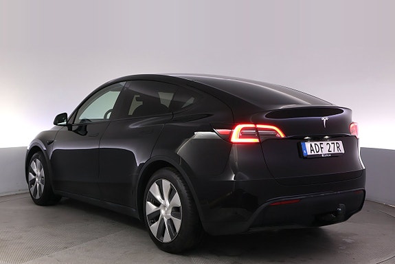 Tesla Model Y 4 of 27