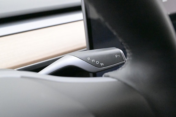 Tesla Model Y 8 of 27