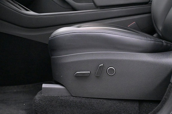 Tesla Model Y 11 of 27