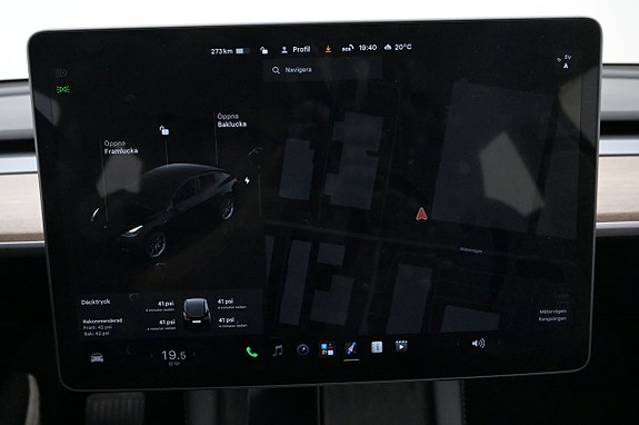 Tesla Model Y 21 of 27