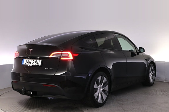 Tesla Model Y 5 of 27