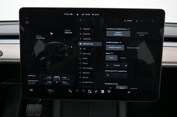 Tesla Model Y 15 of 27