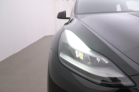 Tesla Model Y 26 of 27
