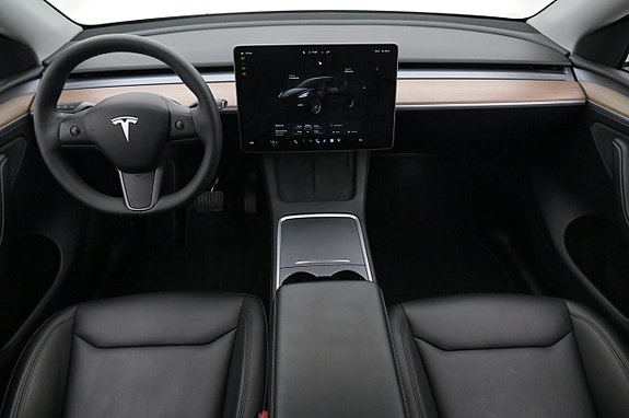Tesla Model Y 6 of 27