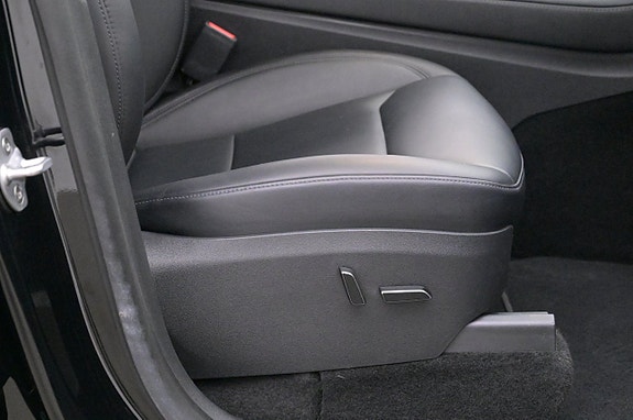 Tesla Model Y 13 of 27