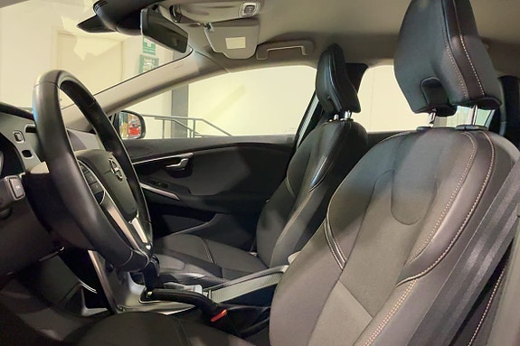 Volvo V40 Cross Country 11 of 26