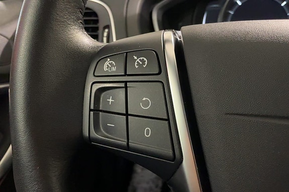 Volvo V40 Cross Country 23 of 26