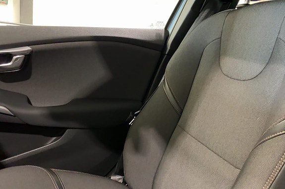 Volvo V40 Cross Country 25 of 26