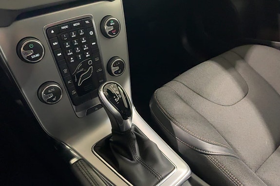 Volvo V40 Cross Country 22 of 26
