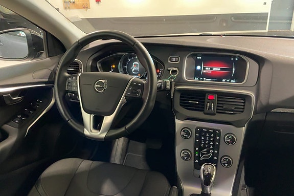 Volvo V40 Cross Country 14 of 26