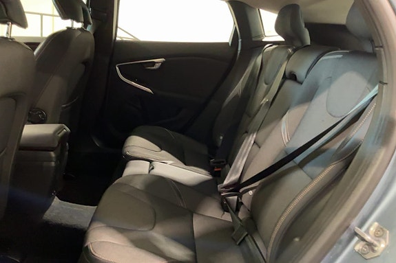 Volvo V40 Cross Country 15 of 26