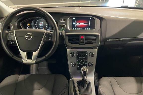 Volvo V40 Cross Country 13 of 26