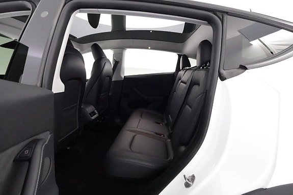 Tesla Model Y 12 of 26