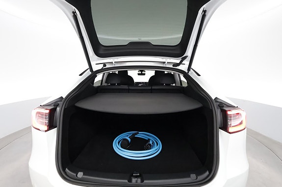 Tesla Model Y 25 of 26