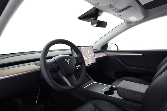 Tesla Model Y 11 of 26