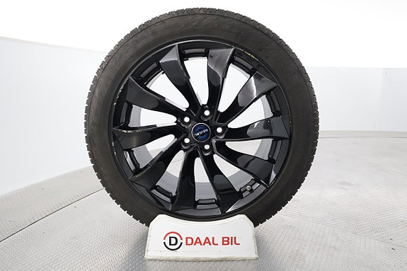 Tesla Model Y 24 of 26