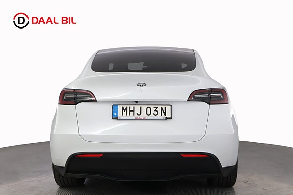 Tesla Model Y 7 of 26
