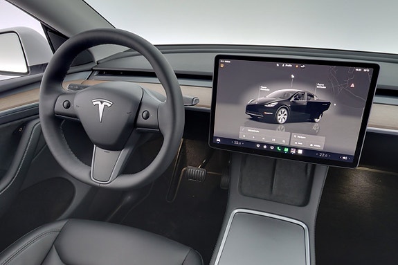 Tesla Model Y 15 of 26