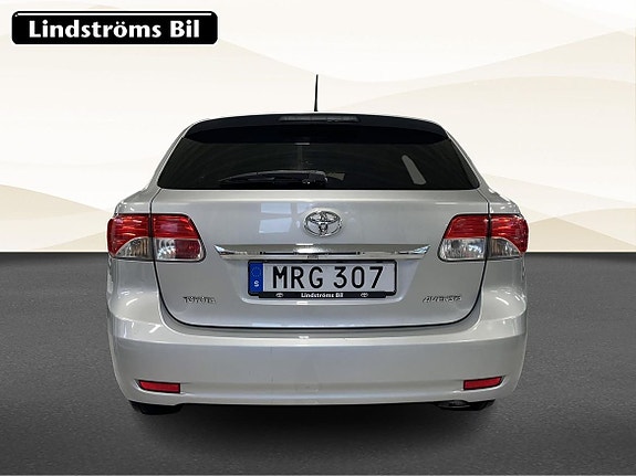 Toyota Avensis 7 of 18