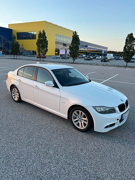 BMW 318i 2 of 9