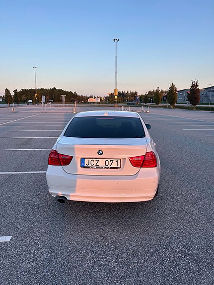 BMW 318i 4 of 9