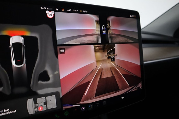 Tesla Model Y 15 of 19