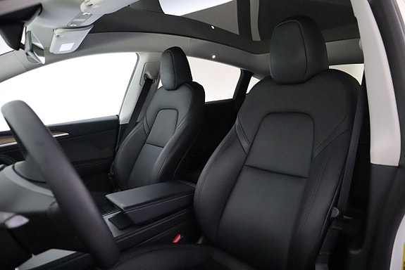 Tesla Model Y 12 of 19