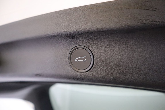 Tesla Model Y 19 of 19
