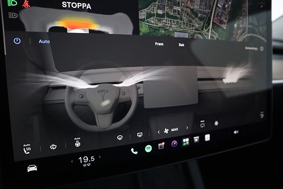 Tesla Model Y 17 of 19